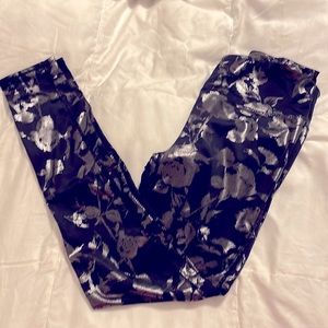 Tail - Black & Silver Floral Leggings - Small